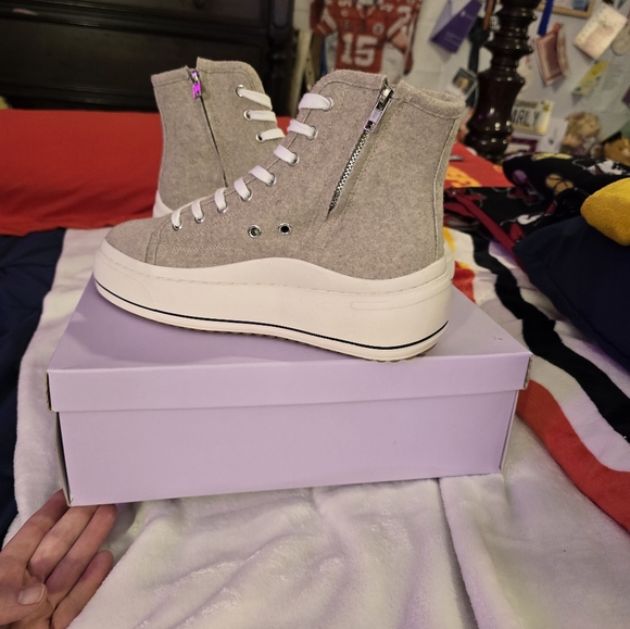 Madden Girl Oatmeal Renegades - Picture 2 of 11